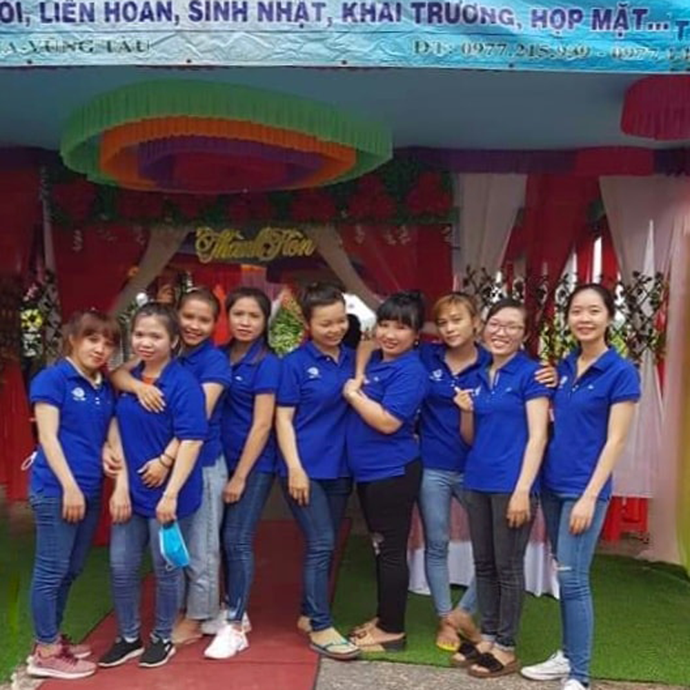 hinh anh dong phuc thu nga dich vu nau an