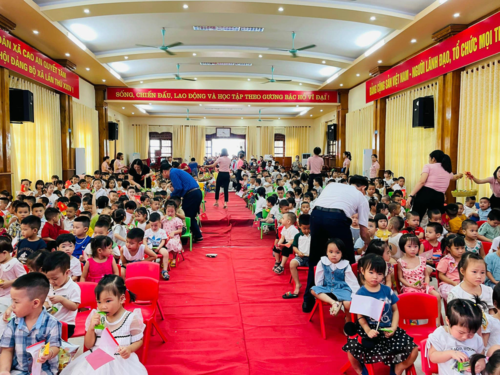 dong phuc giao vien truong mam non cao an