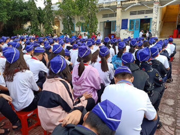 dong phuc hoc sinh truong thcs 1 song doc
