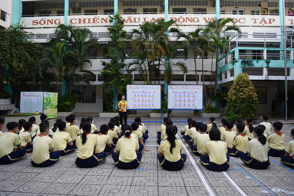 dong phuc hoc sinh truong thcs dien bien