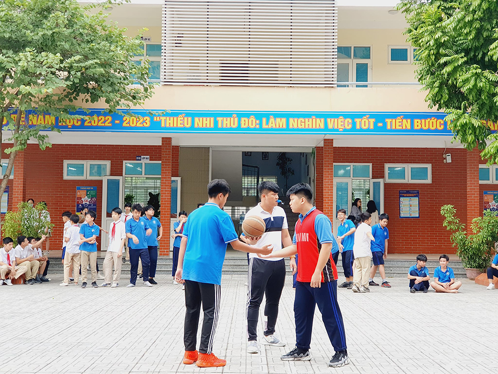 dong phuc hoc sinh truong thcs nguyen du