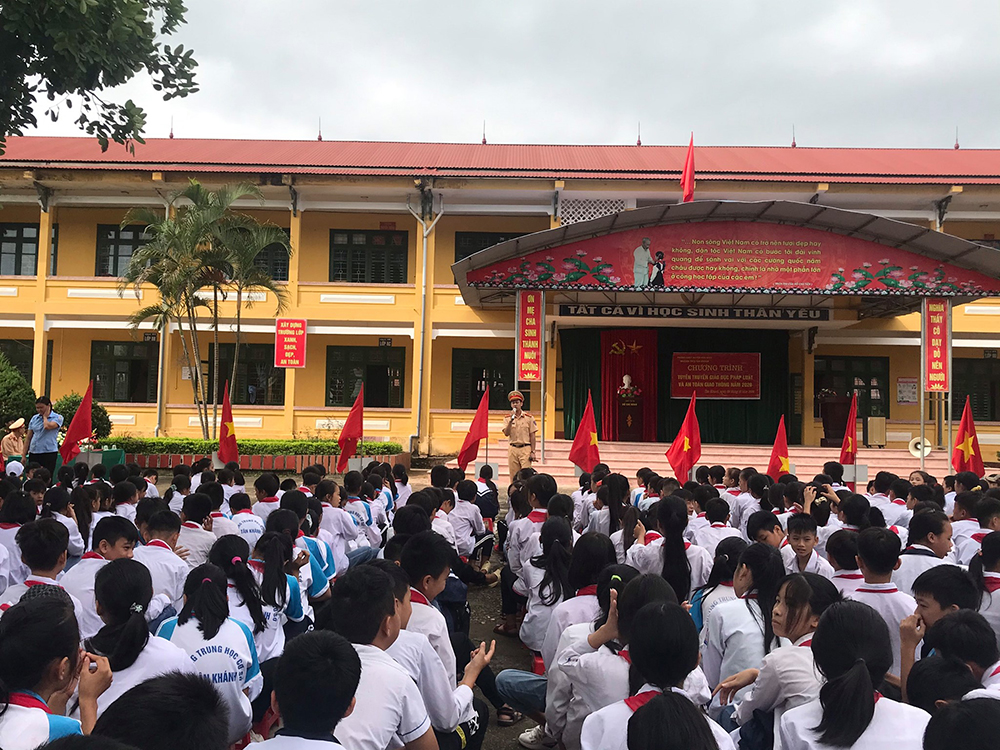 dong phuc hoc sinh truong thcs tan khanh