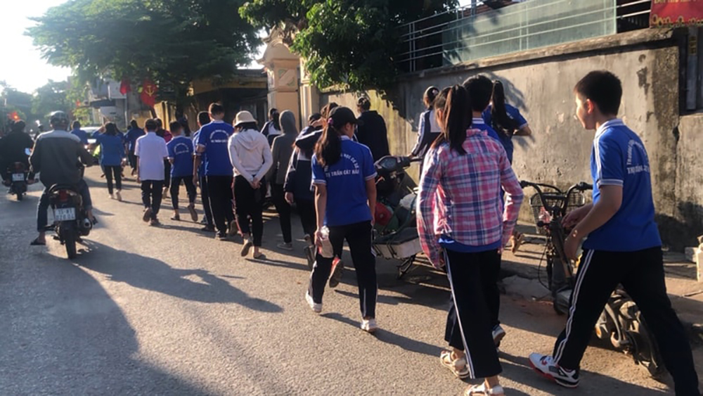 dong phuc hoc sinh truong thcs thi tran cat hai