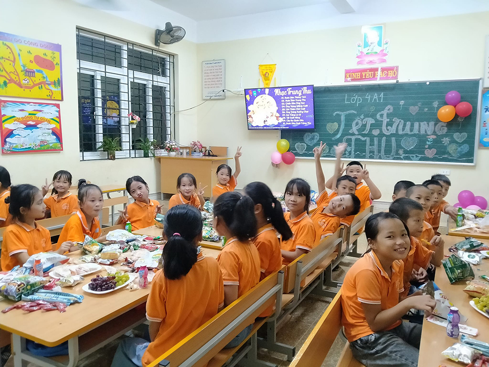 dong phuc hoc sinh truong tieu hoc tan lang