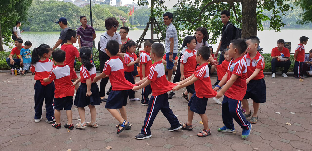 dong phuc hoc sinh truong tieu hoc tran quoc toan