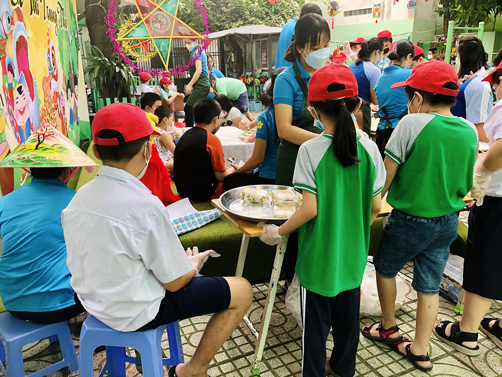 dong phuc truong giao duc chuyen biet khai tri