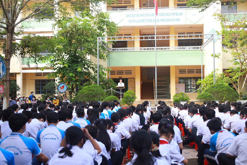 dong phuc truong thcs va thpt bau ham