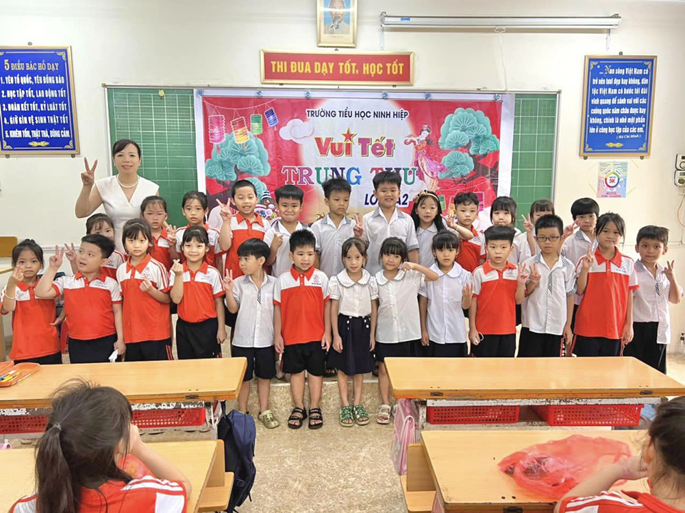 dong phuc truong tieu hoc ninh hiep