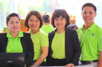 hinh anh dong phuc cua hang tien loi 77 gia tri cua se chia