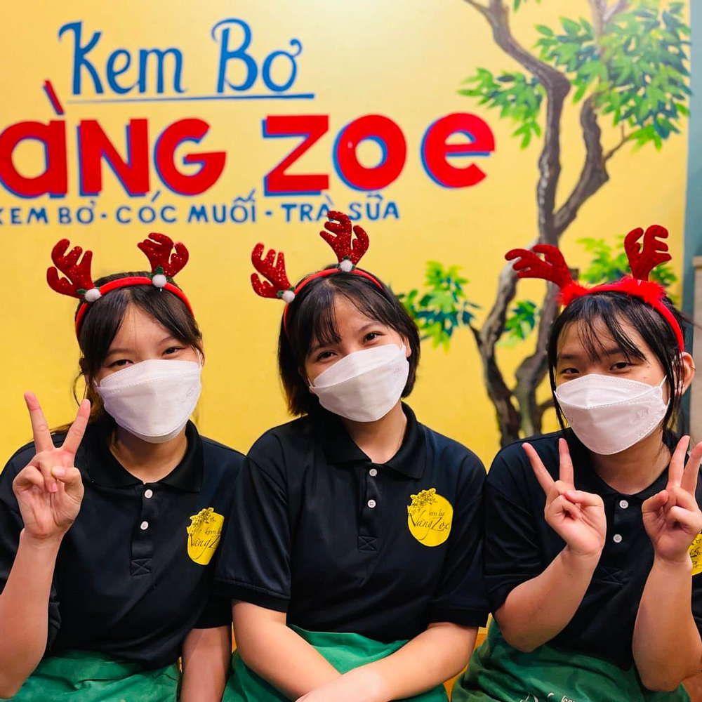 hinh anh dong phuc nhan vien kem bo nang zoe