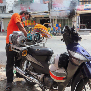 hinh anh dong phuc nhan vien sieu thi nong ngu co hoang phat