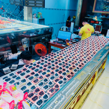 hinh anh dong phuc nhan vien tiem vang kim yen uy tin quy hon vang