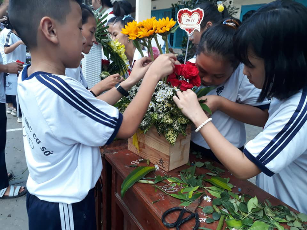 dong phuc hoc sinh truong thcs nguyen vinh nghiep