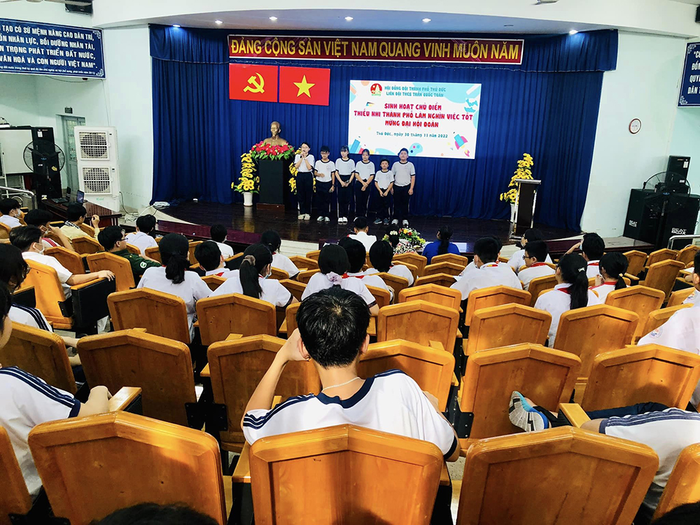 dong phuc hoc sinh truong thcs tran quoc toan