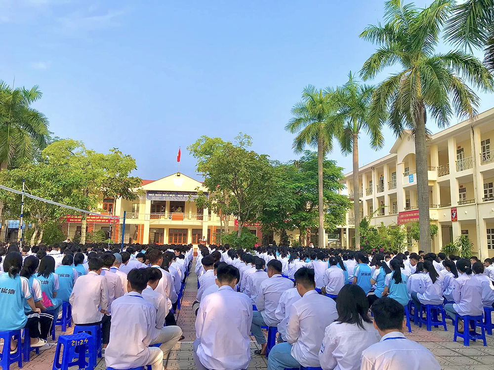 dong phuc hoc sinh truong thpt bac son