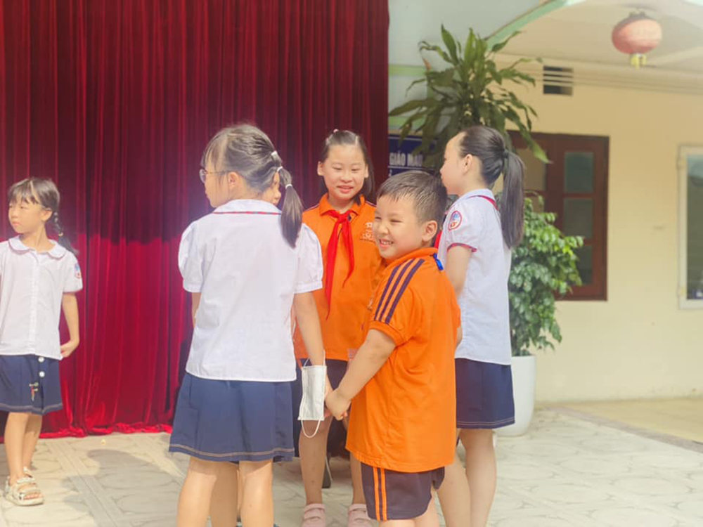 dong phuc hoc sinh truong tieu hoc khuong thuong