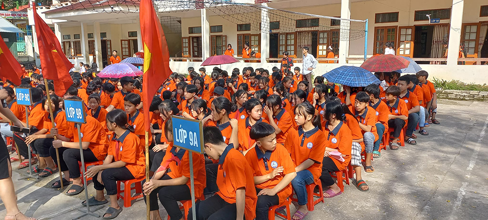 dong phuc truong thcs mong an