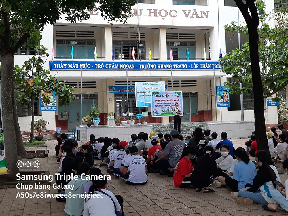 dong phuc truong thcs ngo quyen