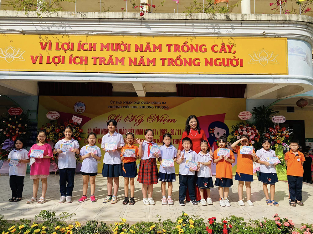 dong phuc truong tieu hoc khuong thuong