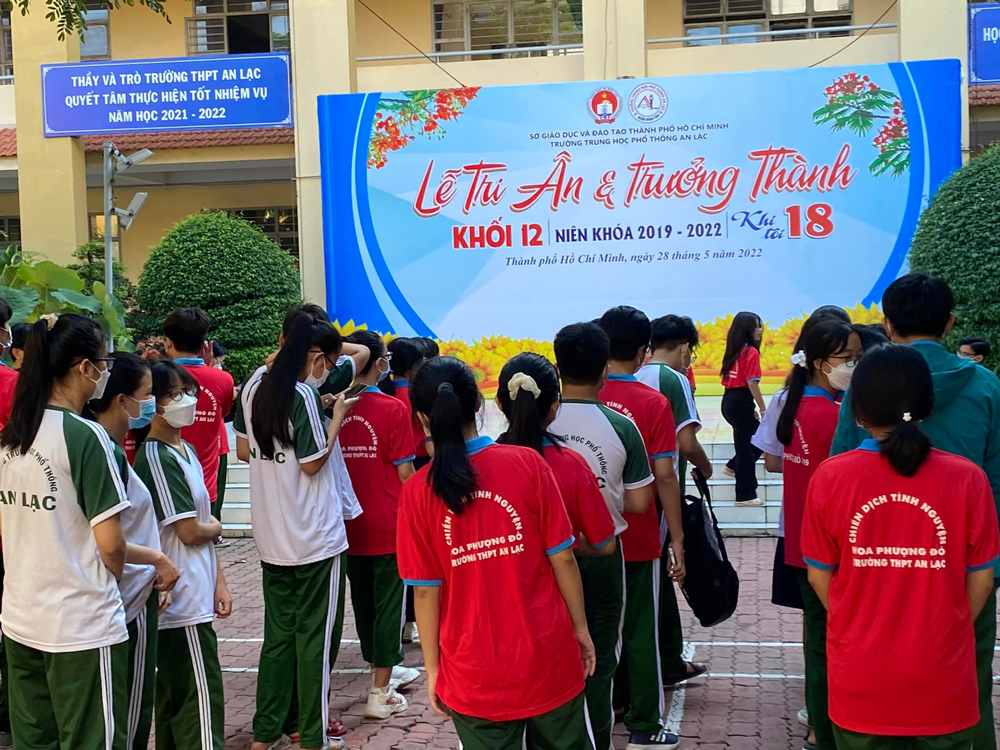 hinh anh dong phuc cdtn hoa phuong do 2022 truong thpt an lac