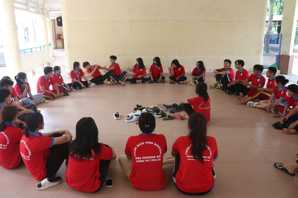 hinh anh dong phuc cdtn hoa phuong do 2022 truong thpt vinh loc