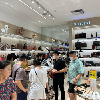 hinh anh dong phuc nhan vien pucini xin chao