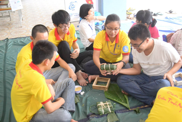 hinh anh dong phuc sinh vien xuan tinh nguyen 2015 truong dai hoc cong nghe thong tin dhqg tp hcm