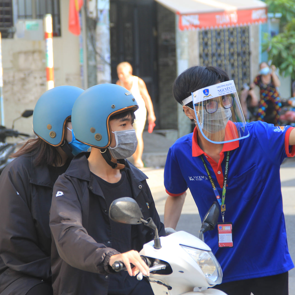 hinh anh dong phuc tinh nguyen vien hanh trinh 25 nam tiep suc mua thi vicem ha tien