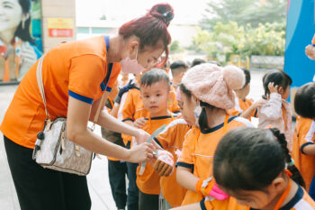 dong phuc he thong truong mam non sungarden montessori