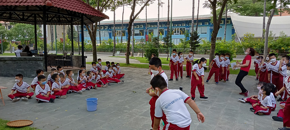 dong phuc hoc sinh truong th-thcs nguye khuyen