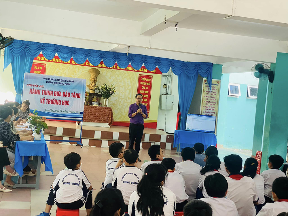 dong phuc hoc sinh truong thcs hung vuong