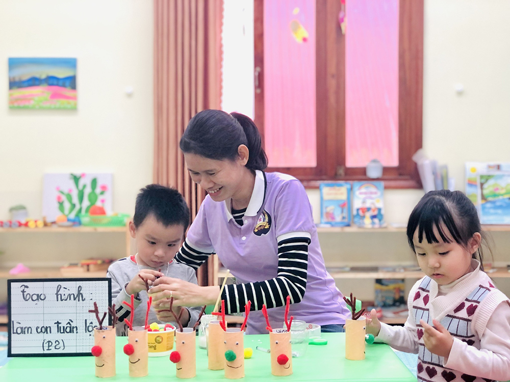 dong phuc mam non happy kids montessori dalat