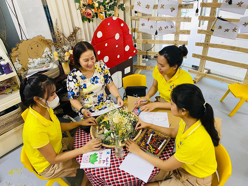 dong phuc mam non hoang ngoc