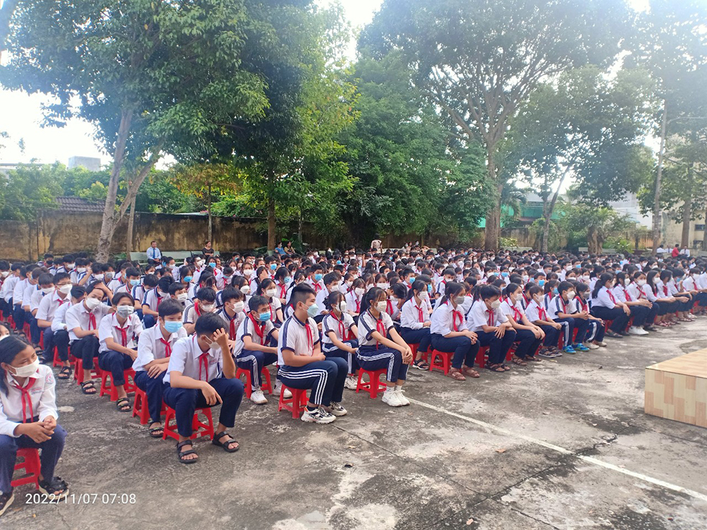 dong phuc truong thcs ly thuong kiet