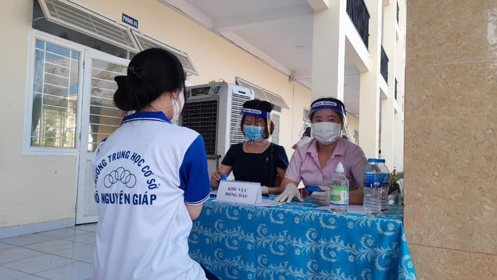 dong phuc truong thcs vo nguyen giap