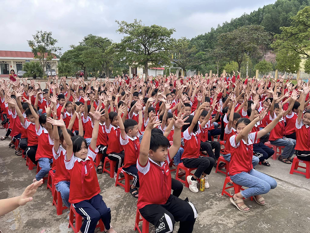 dong phuc truong th&thcs vinh son