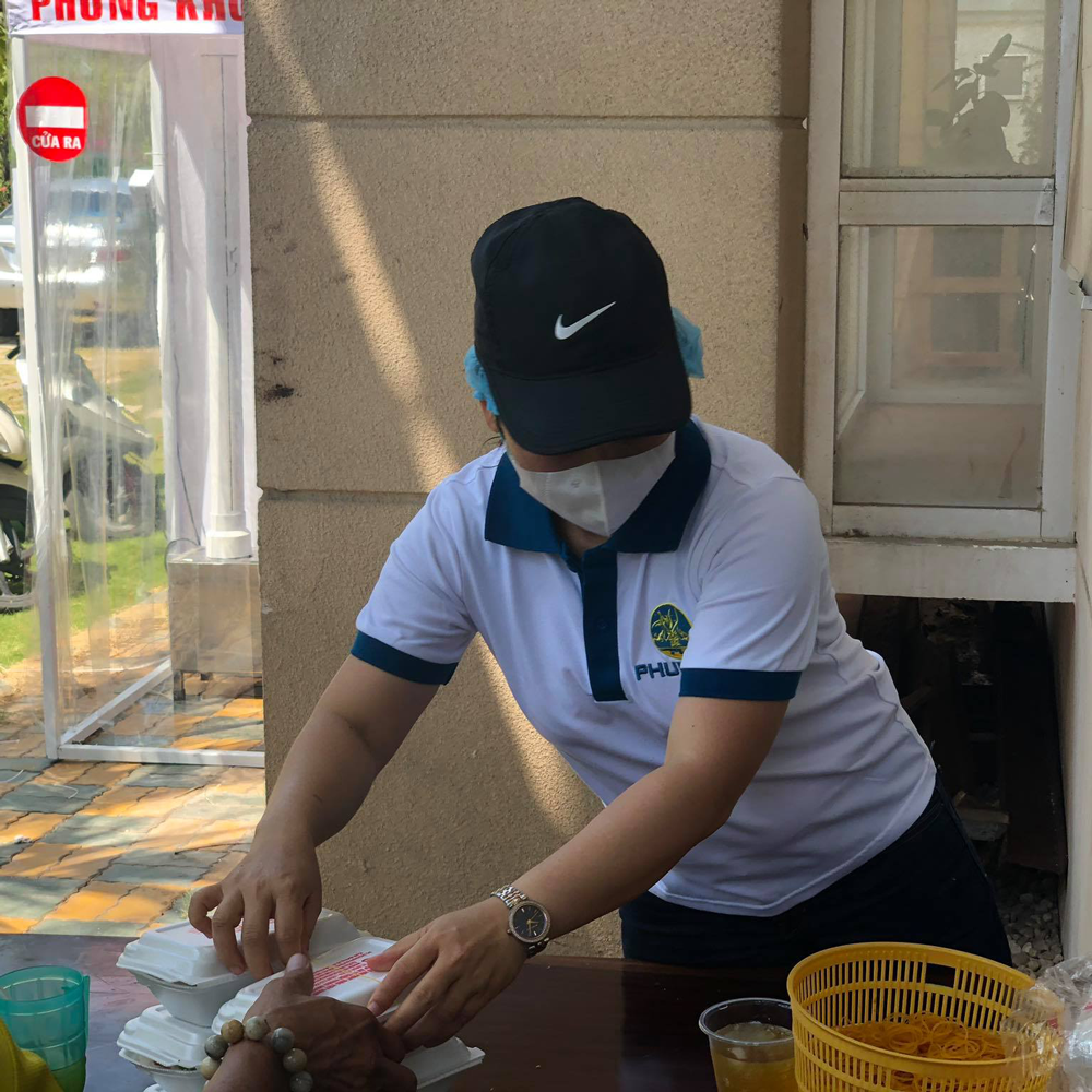 hinh anh dong phuc nhan vien phu long corporation