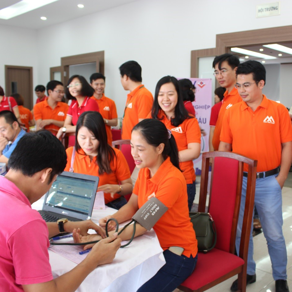 hinh anh dong phuc nhan vien xuan mai corp