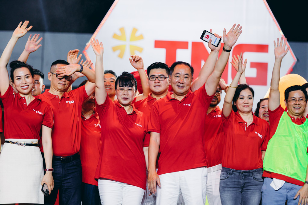 hinh anh dong phuc tng holdings vietnam
