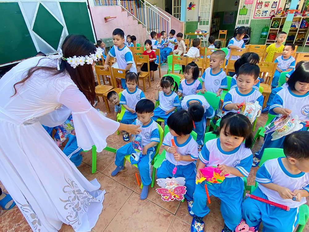 dong phuc hoc sinh truong mam non tu thuc vang anh