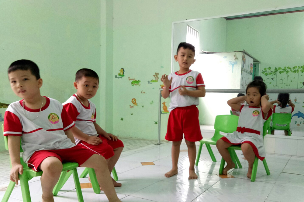 dong phuc mam non anh sang