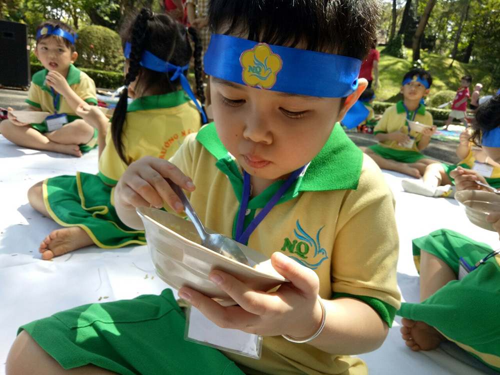 dong phuc mam non ngoc quynh