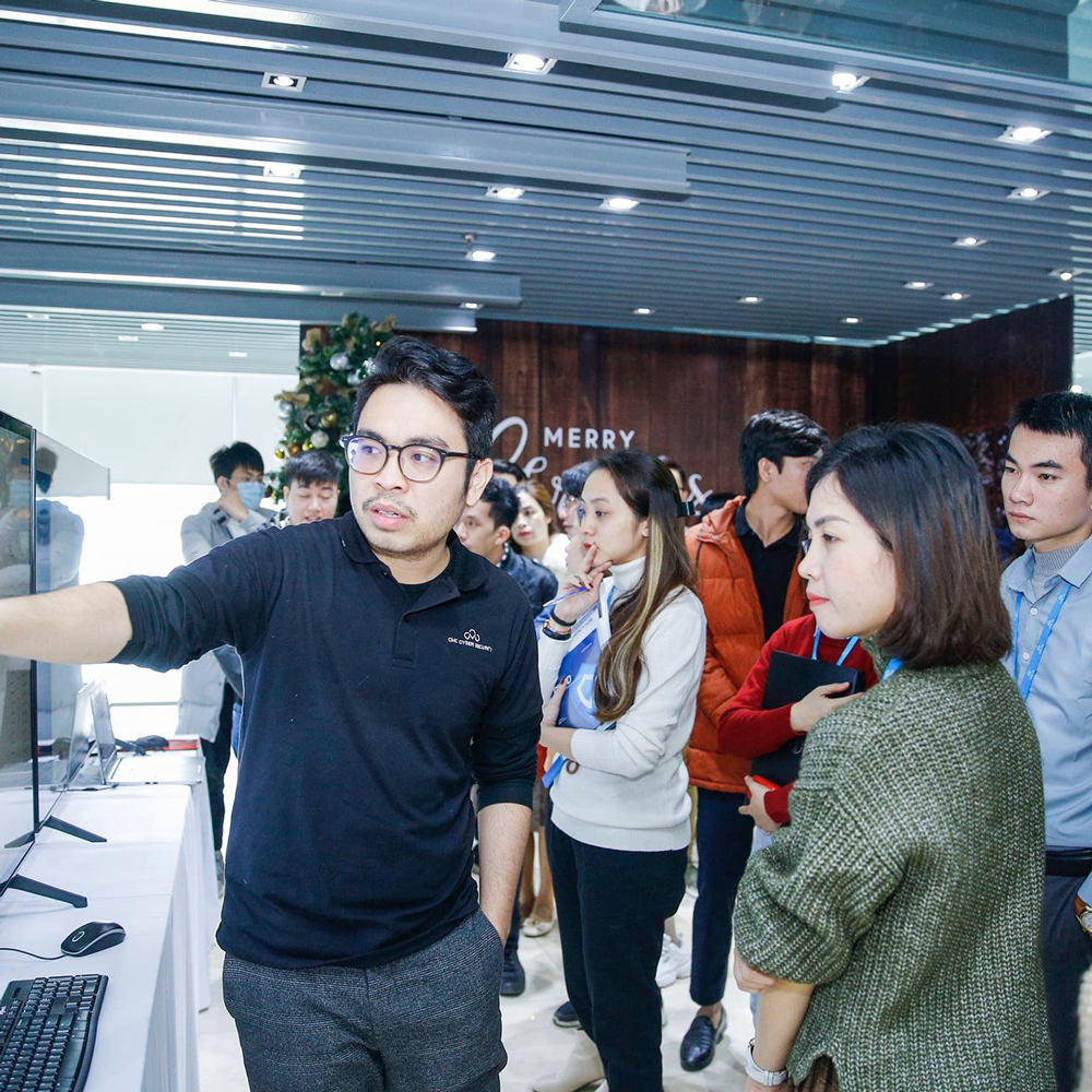 hinh anh dong phuc nhan vien cmc cyber security