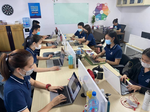 hinh anh dong phuc nhan vien gigan jsc number talks & number works