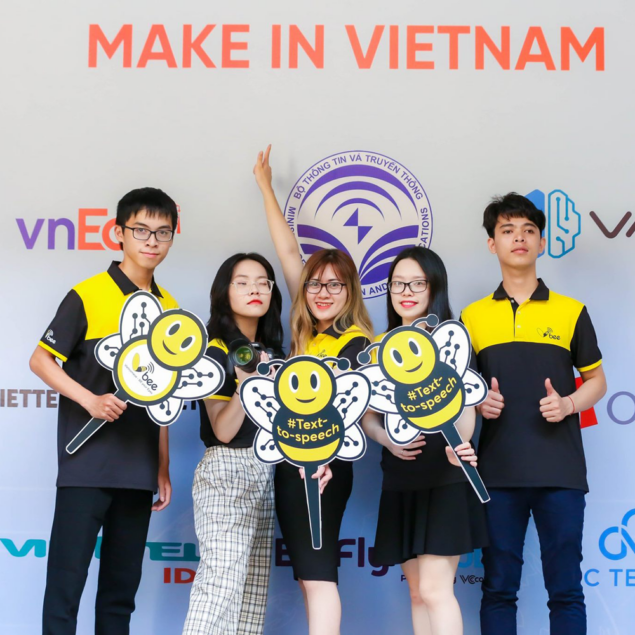 hinh anh dong phuc nhan vien vbee ai voice solutions