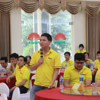 hinh anh dong phuc nhan vien vitto tap doan gach men cao cap