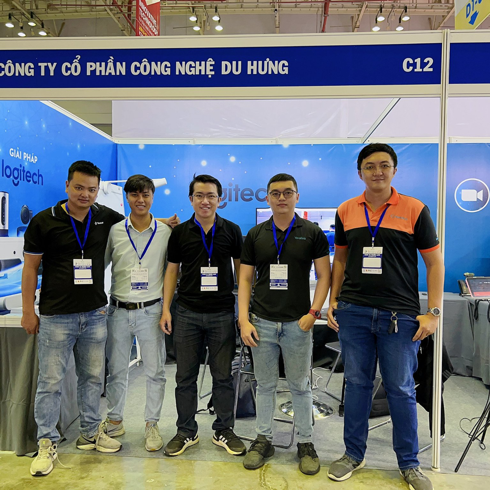 hinh anh dong phuc nhan vien yealink