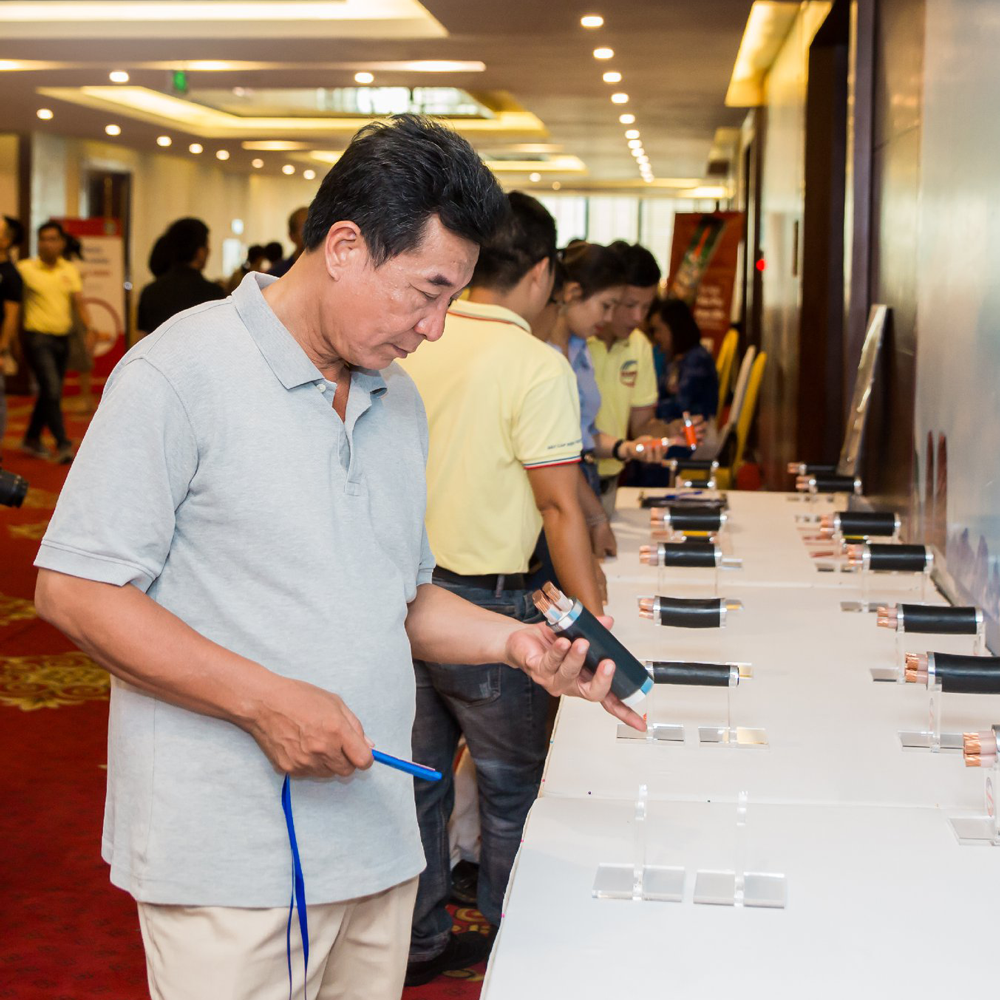 hinh anh dong phuc tran phu wire & cable