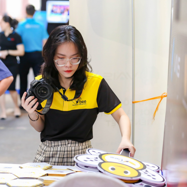 hinh anh dong phuc vbee ai voice solutions