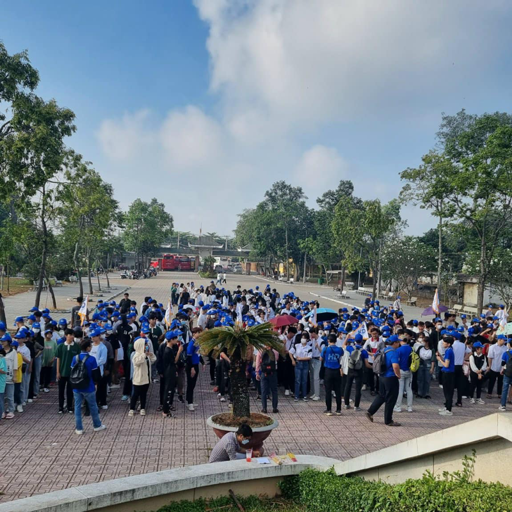 hinh anh dong phuc cong ty du lich hd travel